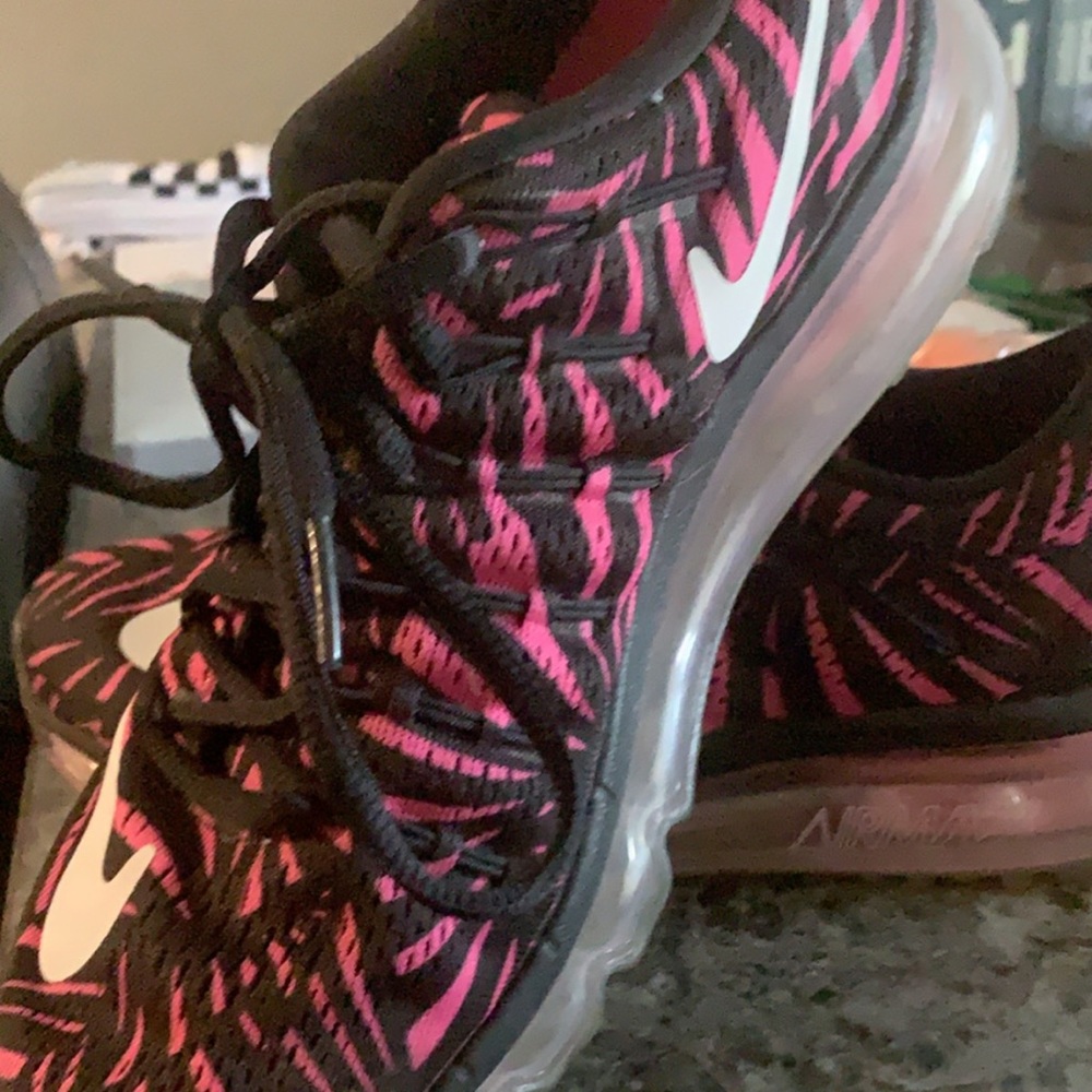 Women's size 8.5 Nike shoes